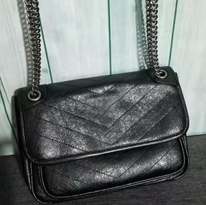 Sac à bandoulière de luxe Sac à bandoulière Chaîne de couture Designer Noir Lisse et lumière brillante Sacs de maquillage de mode en cuir véritable Sacs d'argent