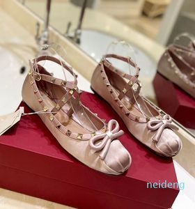 Ballerines de luxe en soie pour femmes, chaussures plates en cristal, satin avec tissu ton sur ton, chaussures habillées avec nœud