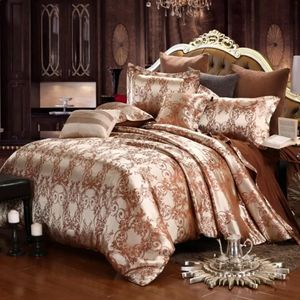 Luxe Zijde Satijn Jacquard Dekbedovertrek Beddengoedset Kingsize Lakens en Kussenslopen Gouden Quilt Hoge Kwaliteit voor Volwassenen 240226