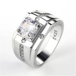 Couleur argentée de luxe ronde de zircon cubique anneaux pour hommes de la cérémonie de mariage classique bague éblouissante accessoires masculins bijoux chauds