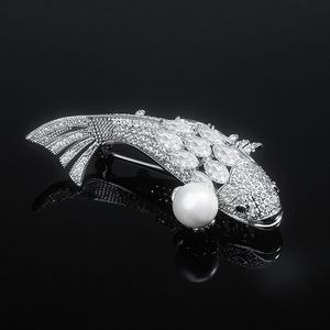 Luxe zilveren kleur zwemvissen broche pin voor vrouwen kristal vis parelbroches kleding accessoires sieraden cadeau