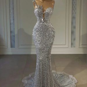 Robe de soirée en cristal en argent de luxe en dentelle de sirène perlée