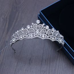 Cristales de plata de lujo Coronas de boda Perlas Tiaras nupciales brillantes Piezas para la cabeza de diamantes de imitación Diadema Accesorios para el cabello baratos Pageant250s