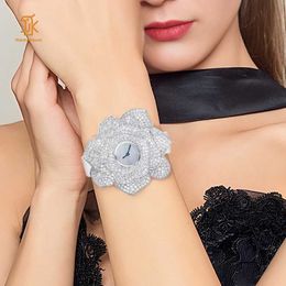Montres de luxe en diamant en diamant en argent Mobile Moisanite Custom Automatic Nice Ladies Quartz Wrist Watch