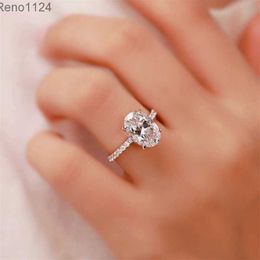 Simulation de luxe Moisanite Diamond Anneau grand anneau d'oeuf de pigeon ovale pour femmes bagues de fiançailles de mariage