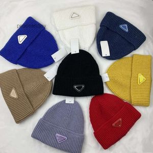 Skullcap de luxe Designer hommes et femmes chapeau tricoté triangle p Accueil automne chapeau de laine lettre jacquard unisexe cachemire lettre décontracté squelette chapeau d'extérieur bonnet