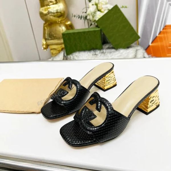 Diapositivas de lujo Zapatos de tacones altos Mujer Sandalias de diseñador Famosas zapatillas gruesas huecas Moda de verano Fiesta de cuero genuino Mulas casuales C0109