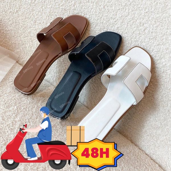 Glissades de luxe Slippers Designer Sandales Summer Summer Sippe Shearling Le cuir en cuir coulissant flou peluche pantoufle femmes Sandale plate de plage de plage tongs Mules