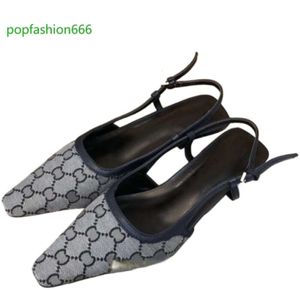 Sandalias Slingback de lujo Moda Mujer Zapatos de vestir Tacones atractivos Diseñador Cristales negros Espalda brillante Hebilla Gatito Tacón Boda Zapatos de moda 465