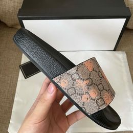 Luxus Slipper Designer Sandale Italien Marke Slides Damen Hausschuhe Flachboden Flip Flop Sneakers Stiefel Freizeitschuh von topshoe99 06