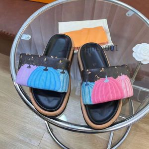 Pantoufle de luxe Piscine Oreiller Confort Mules en relief Designer Sandale Hommes Femmes Chaussures Cuivre Bleu Profond Triple Noir Rose Sandales D'été Diapositives De Plage 35-45 02