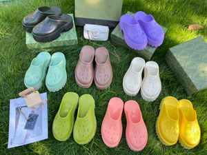 zapatillas de lujo diseñadores de marca Mujeres Señoras Sandalias de plataforma hueca Verano materiales transpirables antideslizantes suelas blandas sexy encantadora playa soleada mujer zapatos zapatillas