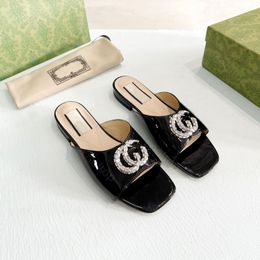 Slippées de luxe Low-talons Brand-Name Patent Leather Sandales d'été en cuir zircon Logo mode femelle noire sexy double boucle cristal marron blanc