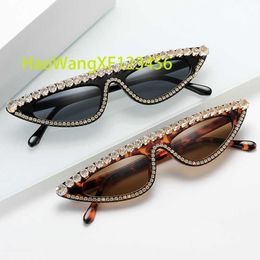 Luxe kleine kattenoogvormige zonnebril voor dames Diamantontwerp Decoratie Zonnebrilstijl Hot Sales Eyewear