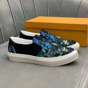 Zapatillas de deporte de lujo Moda tendencia simple patines de acuarela multicolores exquisitos zapatos de pareja para hombres y mujeres Zapatos casuales de diseñador de goma con estampado Tie Dye 10