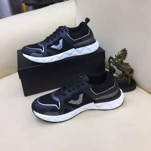 Luxury Soft Bottoms Dress Shoes Men Running Sneakers Elástico bajo Top Black Leather Diseñador de cuero Ligero Ligero Fitness Run Walk Casual Entrenadores Eu 38-45