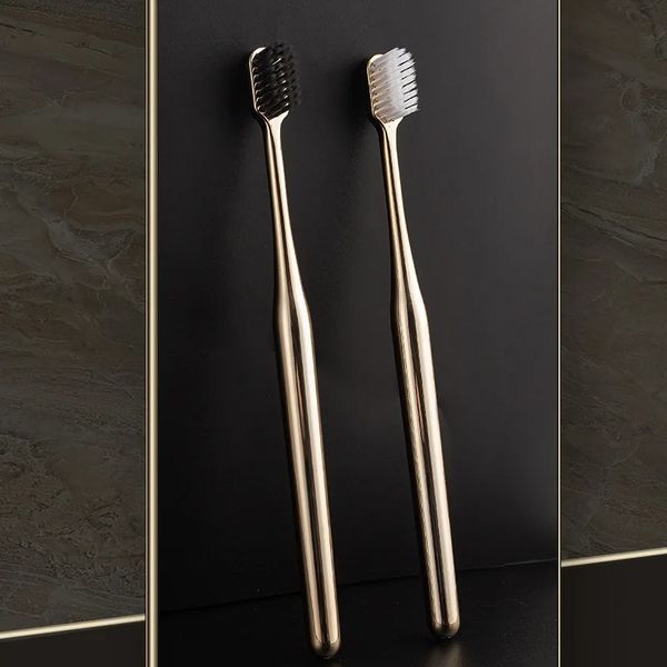 Luxury Soft dents Brosse hommes femmes Brosse de dents adulte électroplate Gold Couleur Brosse dentaire brosses à dents personnalisables