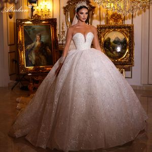 Luxury Lacet Lace Willun Wilding Coule et manches Robe de bal robe de mariée Perge de broderies Princess Bridal Robes brodées avec de la dentelle multicouche