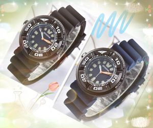 Luxe forme spéciale conception hommes montre semaine calendrier vague ceinture en caoutchouc décontracté affaires veilleuse lumineux quartz ICE-Out Hip Hop populaire montre-bracelet montre de luxe