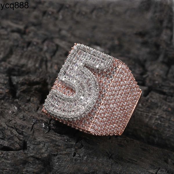 Anillos cuadrados de lujo con números personalizados para hombre, anillo de una sola letra chapado en oro con diamantes completos de Hip Hop