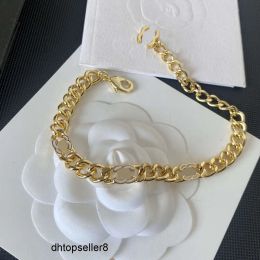 Sello de lujo Diseñador Charm Pulseras Mujeres Brazalete Pulsera Cadenas Joyería Cristal 18K Chapado Cobre Boda Desvanecimiento Longitud original 24CM CHG23112913-12 capsboys