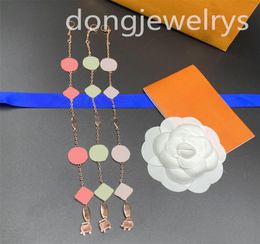 Bracelet de manchette de créateur en argent sterling de luxe Classic Classic Cjewelry rose Sweet and Cute Bracelet Dongjewelrys essentiel pour le GOI8989031