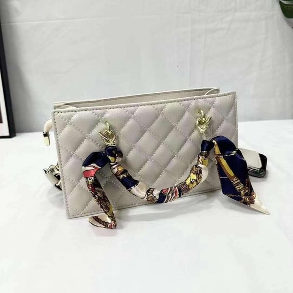 Tiendas de lujo %80 bolsos de hombro de diseñador fábrica en línea al por mayor minorista dai fei bao xiao xiang feng handbag para mujeres nuevos bufanda de seda bolso de moda