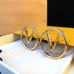 Luxus-Ohrstecker, großer Gold-Creolen-Ohrring, Designer-Ohrringe für Frauen, Orrous Mädchen-Ohrstecker, runder Designer-Buchstabe V, Schmuck-Ohrring, Valentinstagsgeschenk, Verlobung für die Braut