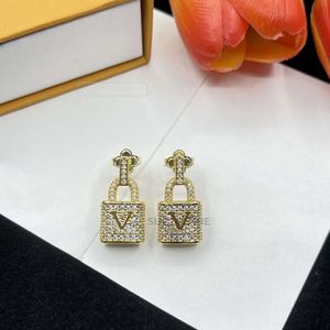 Boucle d'oreille de luxe boucles d'oreilles design pour femmes en acier inoxydable plaqué or argent aiguille v lettre serrure clé coeur cristal boucle d'oreille fille cadeau bijoux accessoires