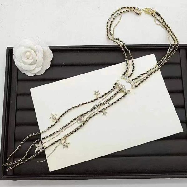 Cadeaux de style de luxe Collier Designer Marque Pendentif Colliers Mode Bijoux De Noël Jeunesse Amour Cadeau Collier Boutique Femmes Longue Chaîne En Gros