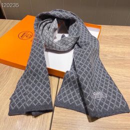 Foulards pour hommes de style de luxe Automne Style simple Pashmina Châles Advanced Sense Mode Accessoires pour hommes Boutique Foulards cadeaux de Noël