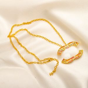 Collier pendentif de style de luxe Boutique Collier plaqué or nouveau collier de bijoux cadeau pour femmes avec boîte de haute qualité bijoux de mariage d'anniversaire longue chaîne