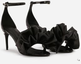 Luxe zomermerken Black Keira Bow Patent Leather Sandalen met oversized satijnen BOWS BRIDAL Wedding Jurk Pumps Lady High Heels W5697034