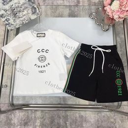 Designers d'été de luxe Vêtements pour enfants Ensembles de vêtements à manches courtes T-shirt short col rond vêtements de sport en deux pièces pour garçons et filles impression