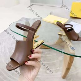 Sandales d'été de luxe Designer F Sandals Femmes Sculptées Sculptes Slippers Metalliques Talons ouverts Open Open-ONS SLIDSE COULAGE COURTURE SANDAL SANDALS SANDALS 594