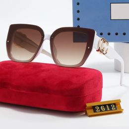 Luxury Lunettes de soleil Designer Lettre pour femmes pour hommes pour hommes lunettes seniors pour femmes Cadre des lunettes de soleil en métal vintage 2262