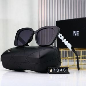 Lunettes de soleil de créateurs mangers de mode Rectangle Lunettes de luxe Lunes de luxe avec diamant Unisexe Goggle UV Protection Sunglass avec boîte Très belle 11 couleur