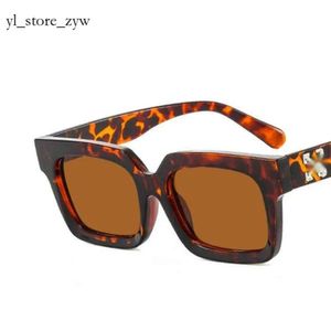 Lunettes de soleil de luxe Fashion Offs White Frames Style Square Brand Hommes Femmes Sunglass Arrow X Black Frame Lunettes Tendance Lunettes Bright Sports Travel Sunglasse 435