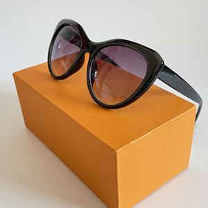 Lunettes de soleil de luxe pour femmes Big Frame Eyewear Protection UV Lunettes de créateur rétro avec boîte et emballage