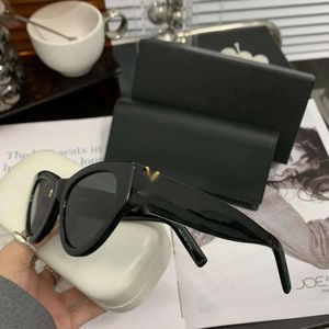 Gafas de sol de lujo para mujeres Diseñadores Ojos de gato de moda y personalizados Marco pequeño SLM94 Oro Y Placa grande Gafas de sol con sombra para el sol paty