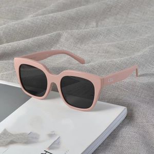 Lunettes de soleil de luxe pour femmes lunettes de soleil de créateur ovales pour hommes voyageant mode lunettes de soleil de plage adumbral lunettes 9 couleurs 072N