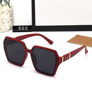 Luxe zonnebril damesontwerpers gepolariseerde zonnebril bril Letter Damesheren Goggle Senior brillen voor vrouwen brillen frame met doos zonnebril