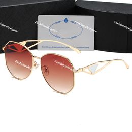 Lunettes de soleil de luxe Lunettes de soleil pour hommes Lunettes de soleil pour femmes Designer 6 couleurs en option Cadre en métal Lunettes de soleil rondes Tendance Classique Rétro Dames Lunettes avec boîte en gros