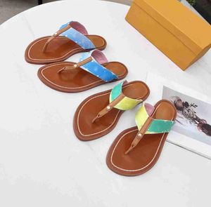 Luxe Sunny Flat Thongs Slippers Girl Studs Leather Slides Gedrukt Canvas Gegraveerde Stud Strap Rubber Sole Flip Flop Sandalen Maat 35-45