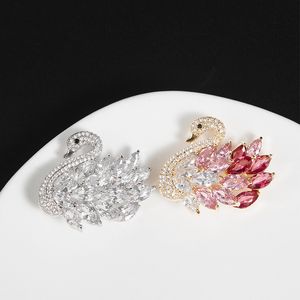 Broches de cygne de luxe pour femmes pull Anti-lumière boucle broche broche robe vêtements bijoux mariage Corsage accessoires