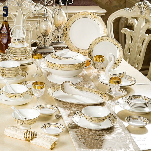Ensemble de vaisselle de luxe Golden Bone China Plaques en céramique Dîner Set 58pcs Royal Porcelain Dingeware