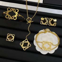 Luxe dikke ketens kettingen in elkaar grijpende letters armbanden gouden hangers unisex kettingen sieraden sets bloembrief diamantarmband