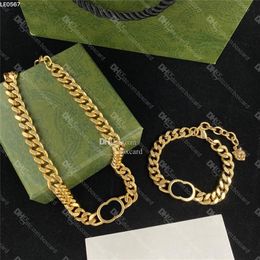 Chaînes épaisses de luxe Colliers Lettres imbriquées Bracelets Pendentifs tête de tigre doré Colliers unisexes Ensembles de bijoux avec Box296d