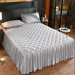 Luxe épaissir rose matelassé couvre-lit Queen Size nordique haute qualité bord plissé couvre-lit sur les couvre-lits de broderie 240109