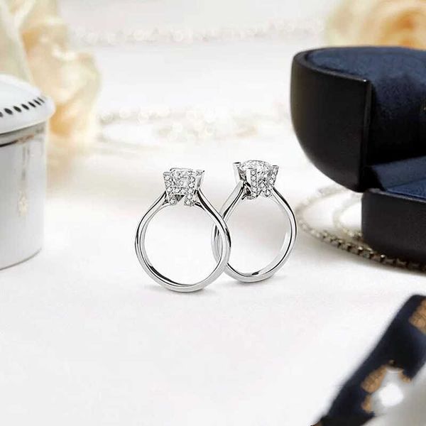 Luxury Tiff Fashion Brand Bijoux S925 STERLING Silver H Mosan Diamond Ring Six Claw Classic Cow Head Four Angel Kiss Wedding
